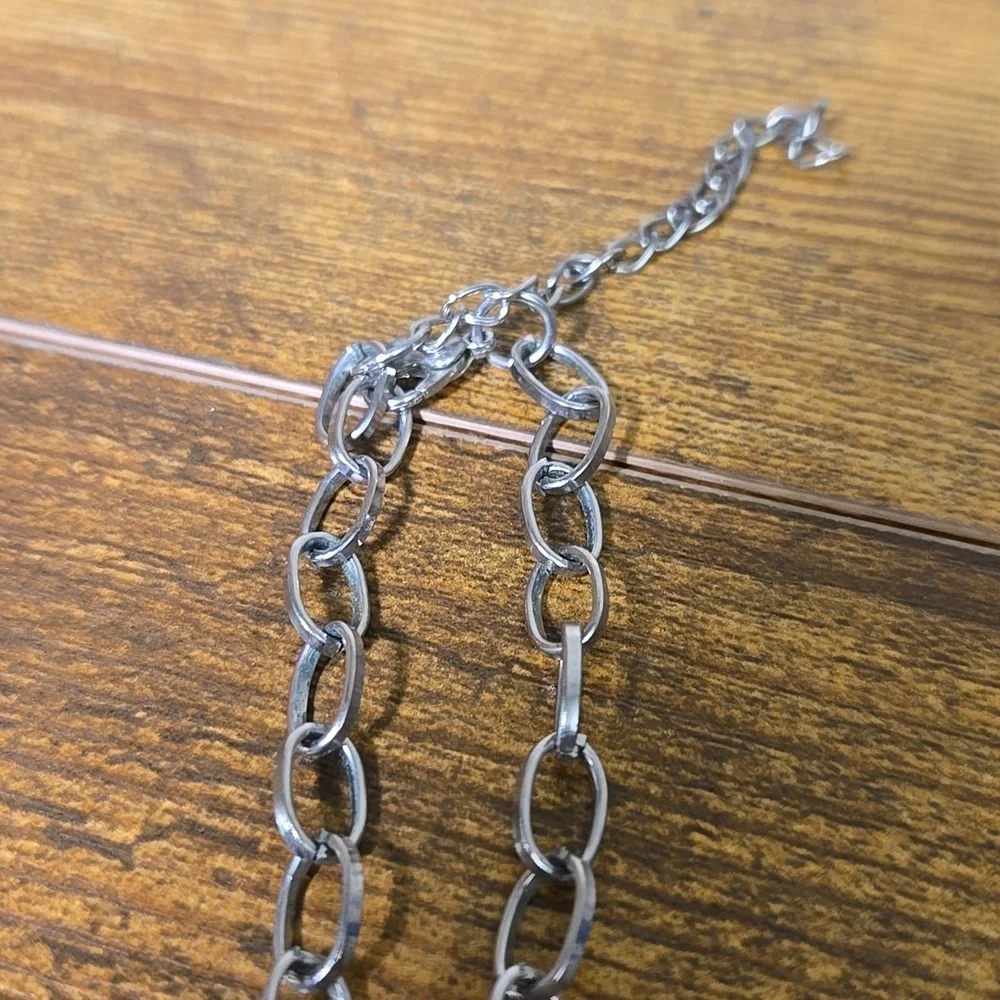 Silver toned heart pendant chain necklace